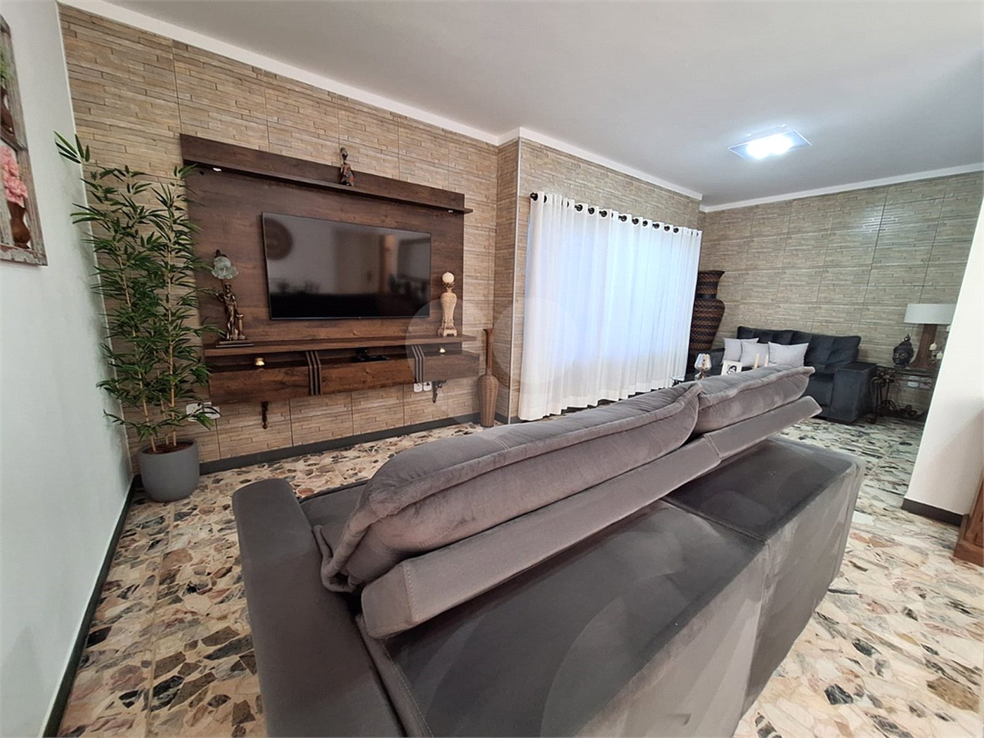 Casa à venda com 2 dormitórios á venda.