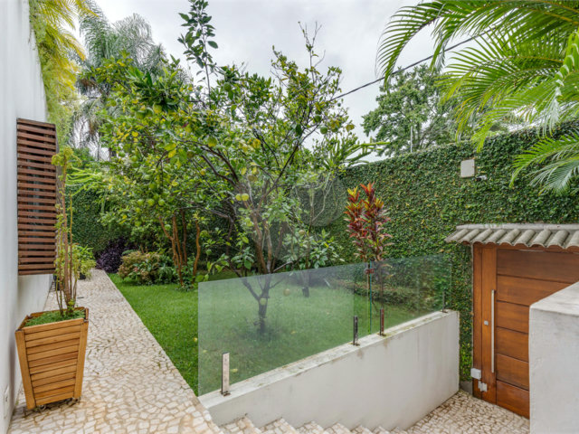 Sobrado à venda com 3 suítes em Jardim Cordeiro, São Paulo, SP