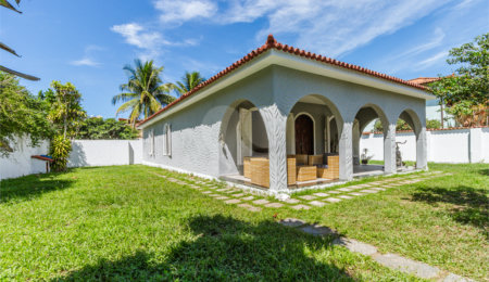 Casa à venda com 3 quartos, sendo 1 suíte,  em Manguinhos, Armação dos Búzios, RJ