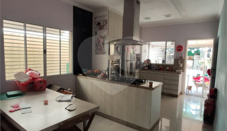 Casa à venda com 3 quartos, sendo 1 suíte,  em Vila Suissa, Mogi das Cruzes, SP