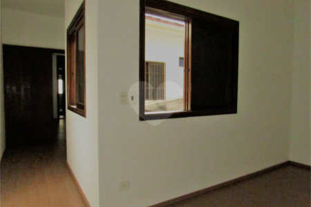 Casa à venda com 3 quartos, sendo 1 suíte, em Santo Amaro, São Paulo, SP