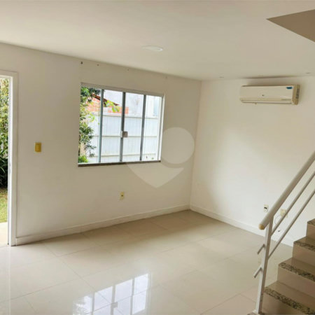Casa à venda com 4 quartos, sendo 3 suítes, no condomínio Morada da Serra Residencial, Rio de Janeiro - RJ
