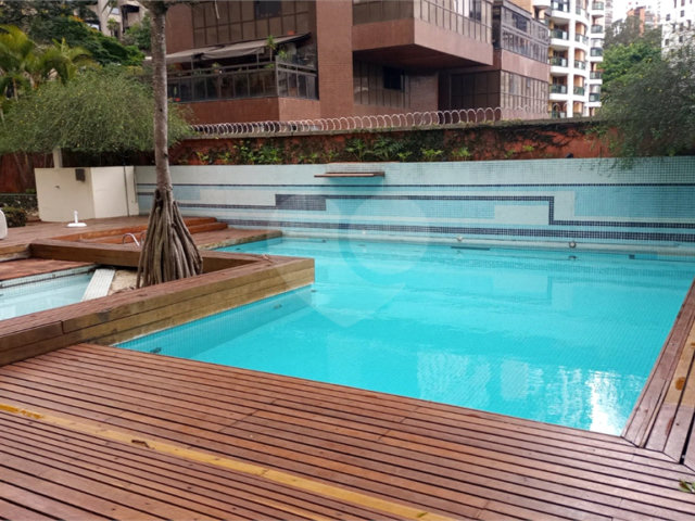 Apartamento à venda com 4 quartos, sendo 2 suítes,  em Morumbi, São Paulo, SP
