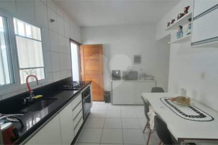 Casa à venda com 2 quartos no condomínio Karolyne, Votorantim - SP