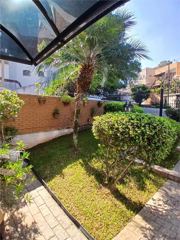 Sobrado à venda com 4 quartos, sendo 2 suítes,  em Jardim Leonor, São Paulo, SP