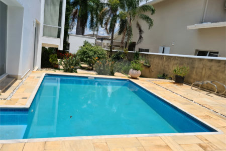 Casa à venda com 6 quartos, sendo 4 suítes, no condomínio Jardim Paulista I, Vinhedo - SP