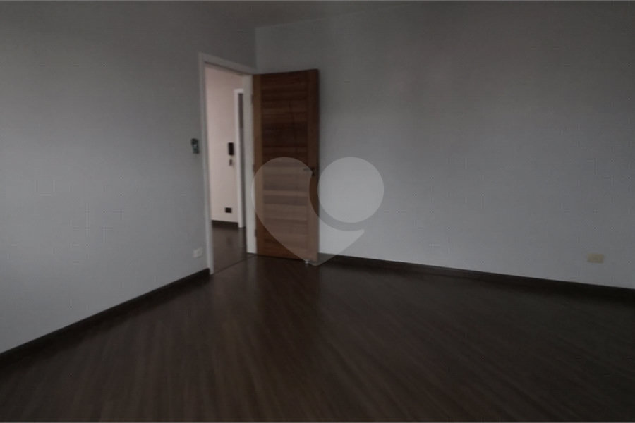 Sobrado à venda com 4 quartos em Vila Guilherme, São Paulo, SP