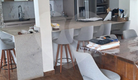 Casa à venda com 4 quartos, sendo 3 suítes, no Centro, Bom Jesus dos Perdões, SP