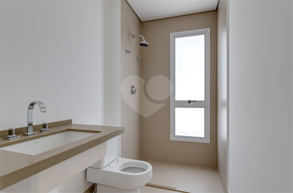 Casa à venda com 4 quartos, sendo 3 suítes, no condomínio Jardim Flora, São Paulo - SP