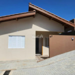 Casa à venda ou para alugar com 2 suítes no condomínio Serra Verde, Atibaia - SP