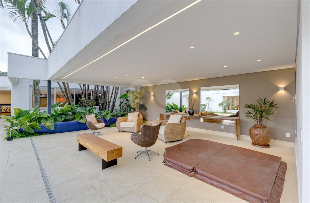Casa Térrea à venda ou para alugar com 4 suítes em Alto da Boa Vista, São Paulo, SP
