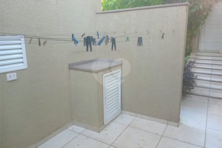 Casa à venda com 4 quartos, sendo 3 suítes, no condomínio Arco Iris, Atibaia - SP