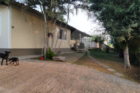 Chácara à venda com 4 quartos, sendo 1 suíte, em Vila Santa Helena, Atibaia, SP