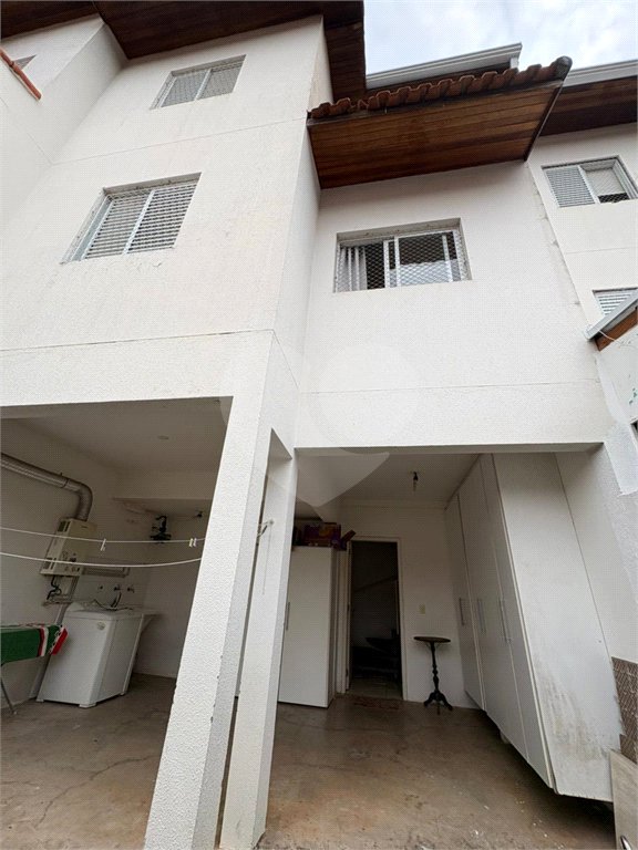 Casa à venda com 3 quartos, sendo 1 suíte, no condomínio New Village, Cotia - SP