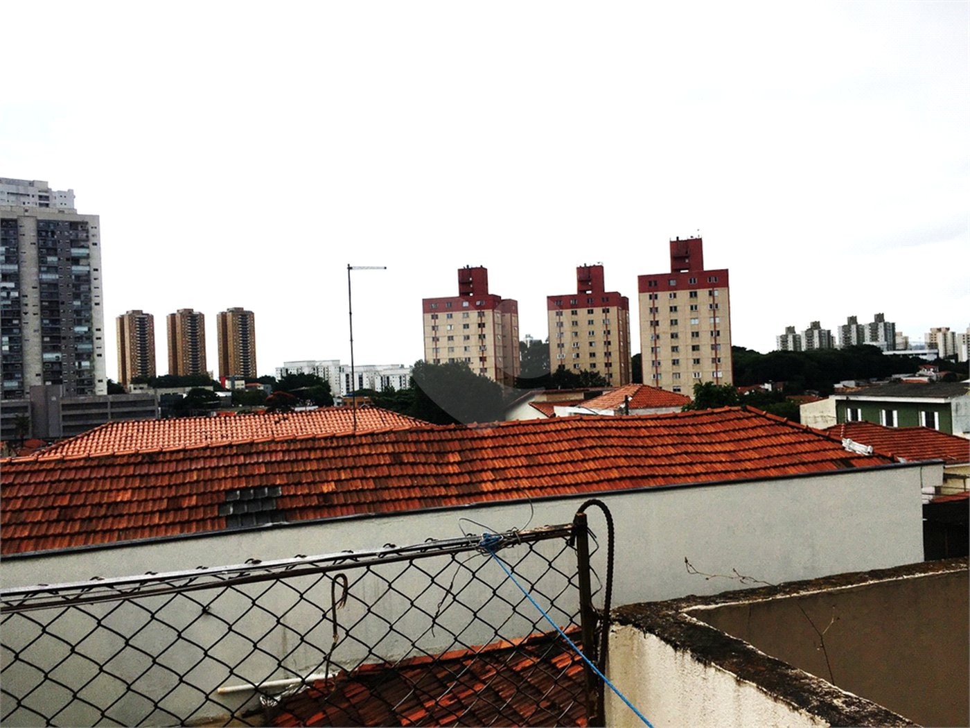 Sobrado à venda com 4 quartos, sendo 1 suíte,  em Vila Gomes, São Paulo, SP