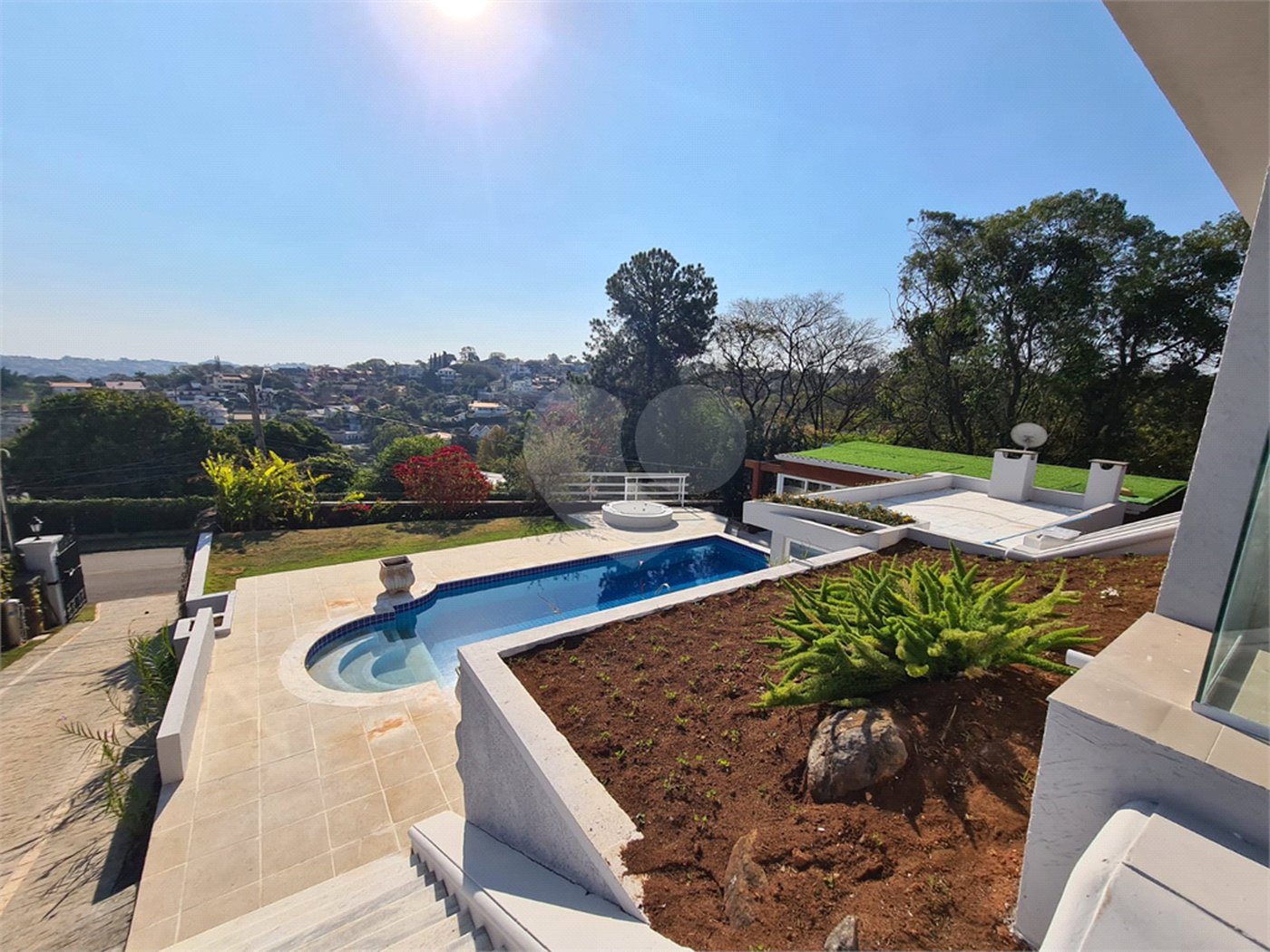 Casa à venda com 3 suítes no condomínio Estância Marambaia, Vinhedo - SP