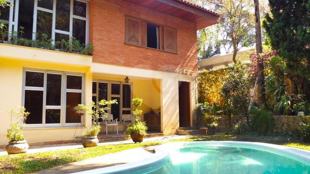 Sobrado à venda ou para alugar com 8 quartos, sendo 4 suítes, em Jardim Marajoara, São Paulo, SP