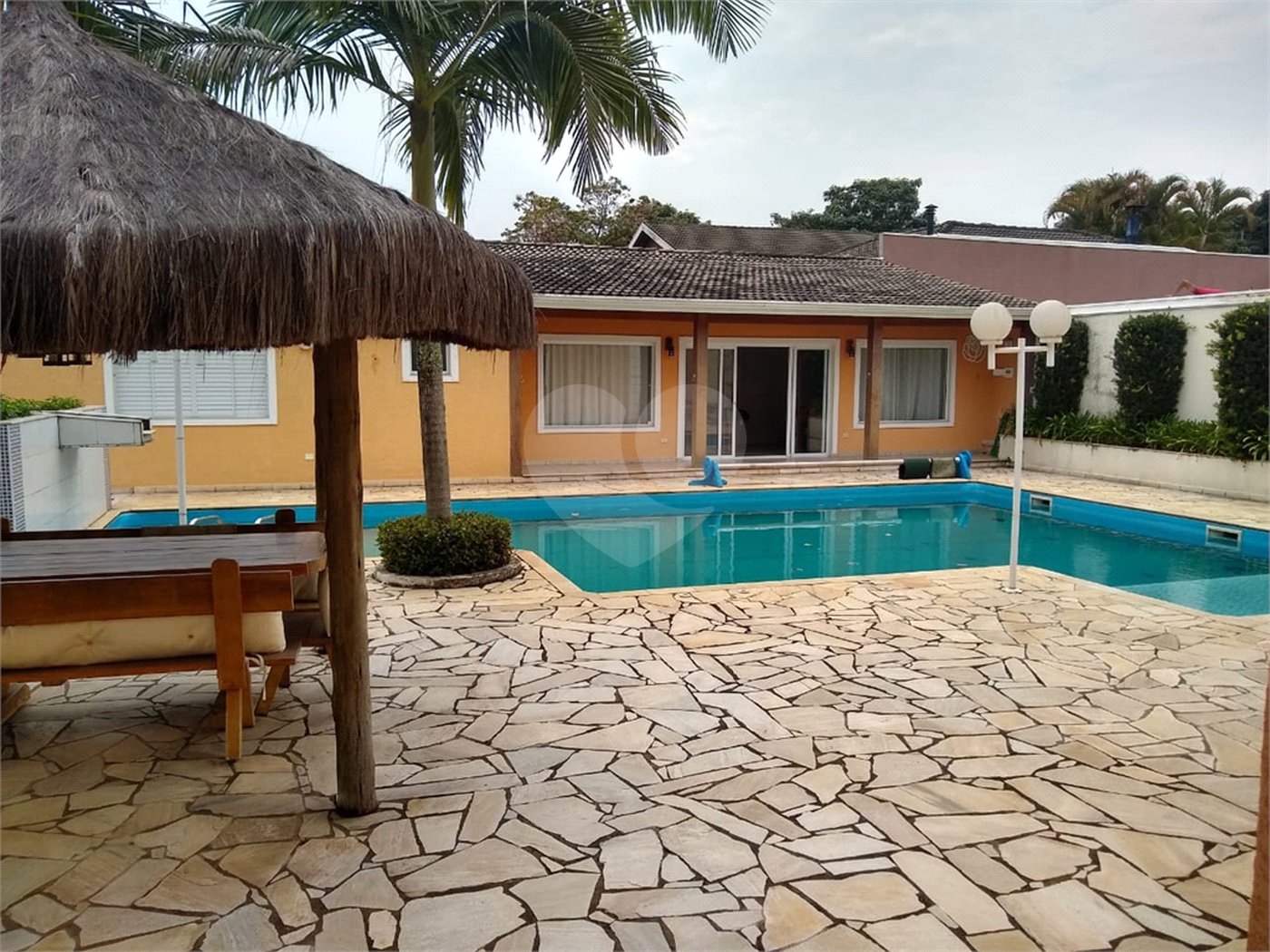 Casa à venda com 5 quartos, sendo 4 suítes,  no condomínio Parque Shambala, Atibaia - SP
