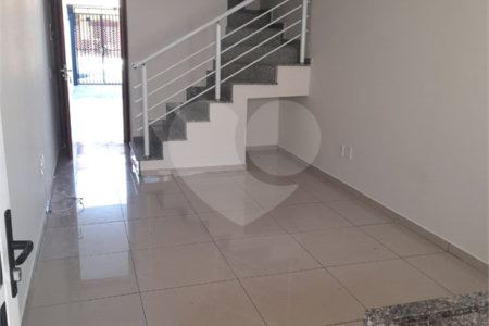 Sobrado à venda com 2 suítes em Jardim Nely, Indaiatuba, SP