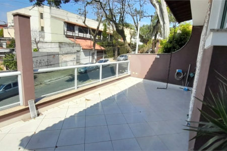 Sobrado à venda com 3 quartos, sendo 2 suítes,  em Vila Pires, Santo André, SP