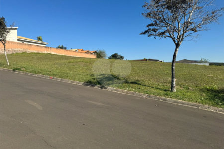 Terreno à venda com 1 suíte no condomínio Village Saint Charbel, Araçoiaba da Serra - SP
