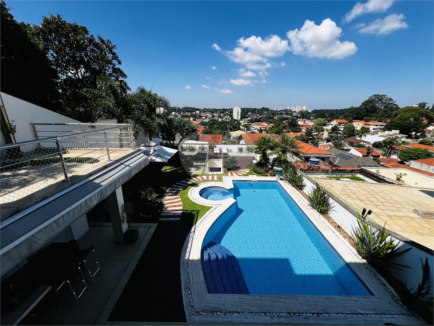 Sobrado à venda com 4 suítes em Vila Irmãos Arnoni, São Paulo, SP
