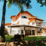 Casa à venda com 5 quartos, sendo 4 suítes, no condomínio Figueira Garden, Atibaia - SP