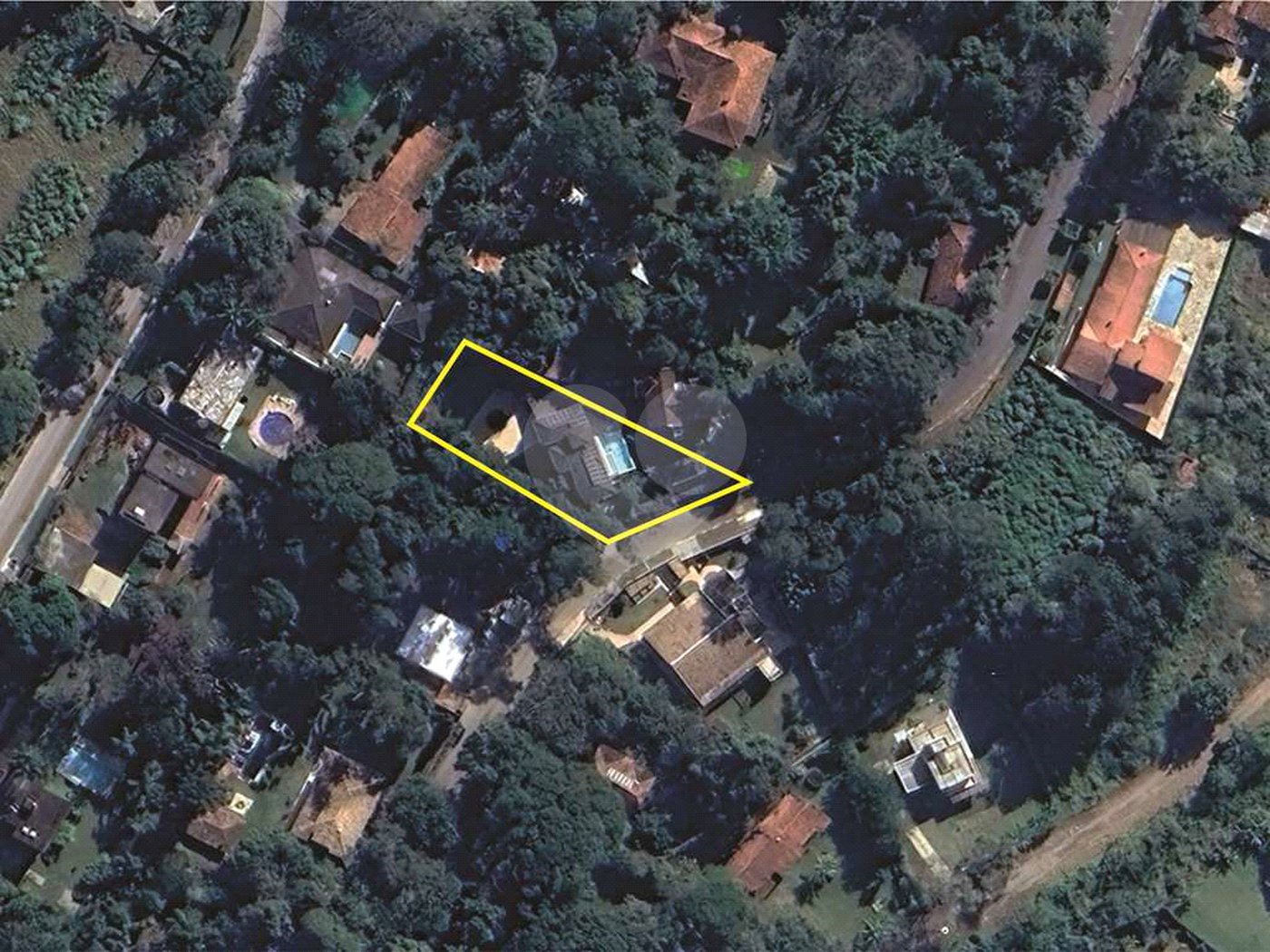 Casa à venda com 4 quartos, sendo 3 suítes, no condomínio Vilarejo, Carapicuíba - SP