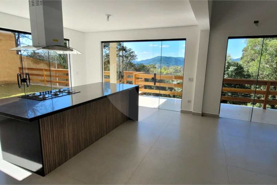 Casa à venda com 4 suítes no condomínio Sausalito, Mairiporã - SP