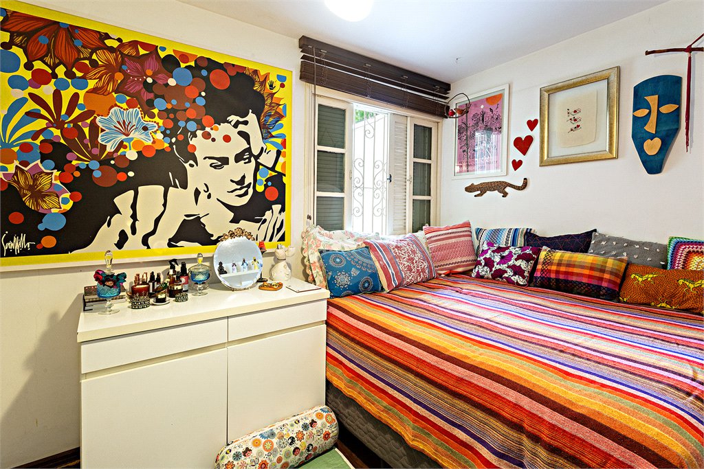 Casa à venda com 4 quartos, sendo 2 suítes, em Jardim Prudência, São Paulo, SP