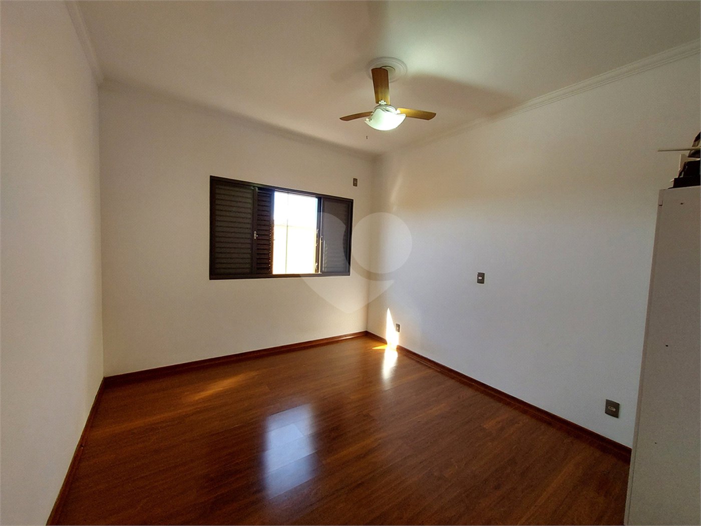 Casa à venda com 4 quartos, sendo 2 suítes, no condomínio Nascente do Jaraguá, Araraquara - SP