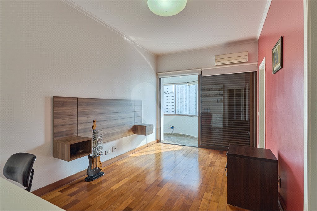 Apartamento à venda com 4 quartos, sendo 3 suítes, em Campo Belo, São Paulo, SP