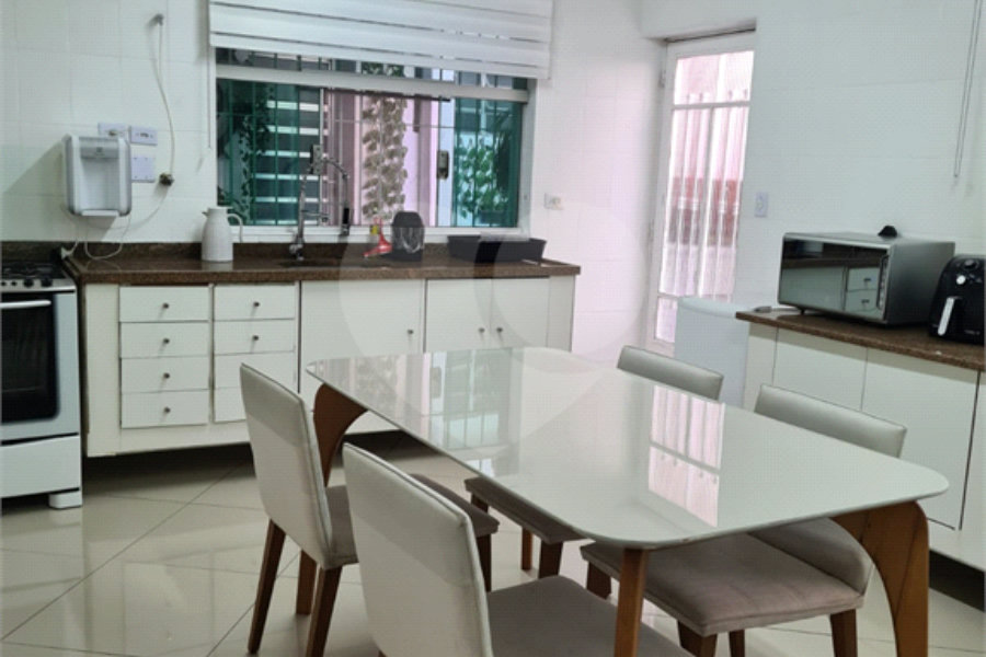 Sobrado à venda com 5 quartos, sendo 2 suítes, em Vila Guilherme, São Paulo, SP
