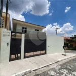 Sobrado à venda com 4 quartos, sendo 3 suítes, em Tremembé, São Paulo, SP