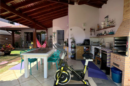 Casa à venda com 3 quartos, sendo 1 suíte, no condomínio Residencial Grape Village, Vinhedo - SP