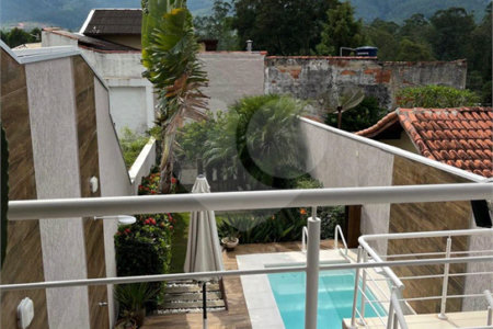 Sobrado à venda com 3 quartos, sendo 1 suíte,  em Vila Suissa, Mogi das Cruzes, SP