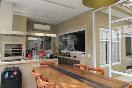 Casa à venda com 4 suítes no condomínio Dolce Villa, São Paulo - SP