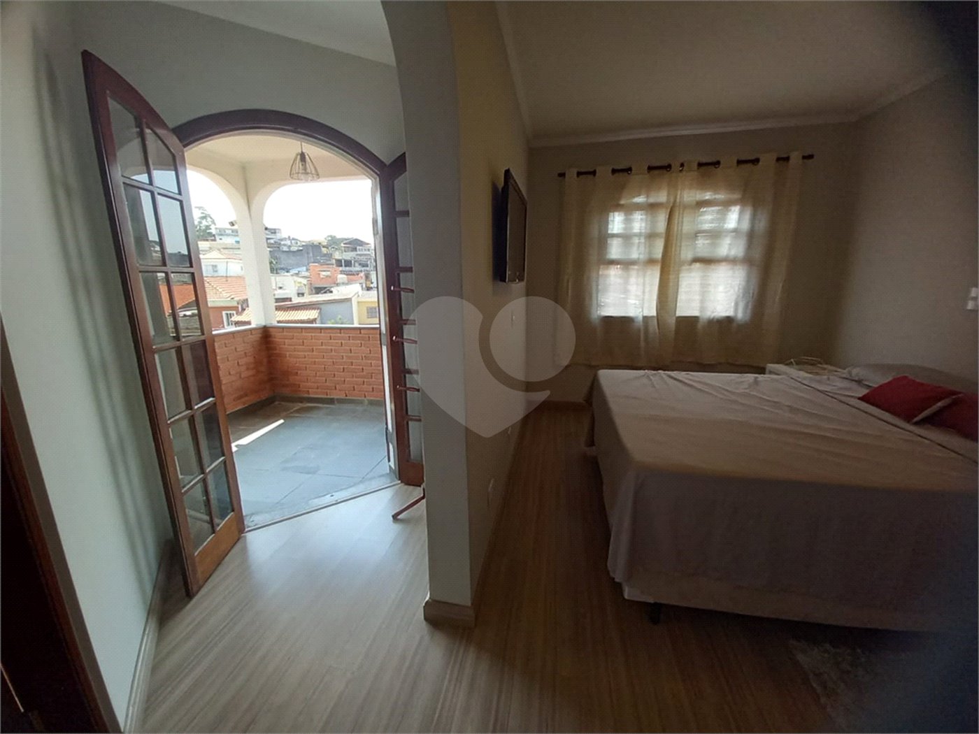 Sobrado à venda com 4 quartos, sendo 1 suíte, em Tremembé, São Paulo, SP