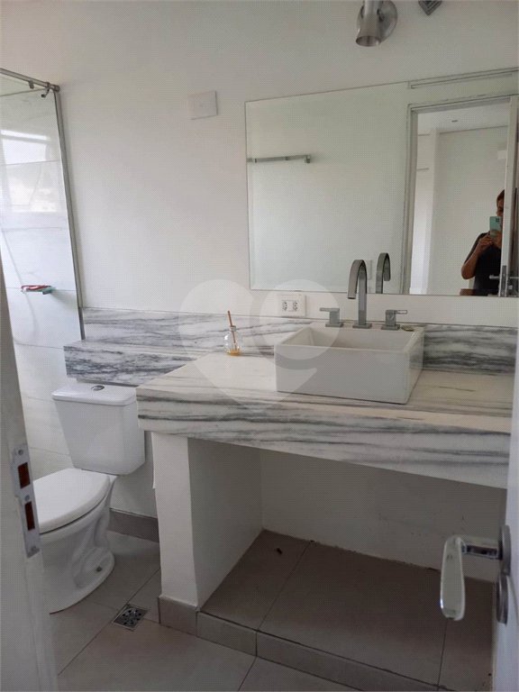 Casa à venda com 3 quartos, sendo 1 suíte, no condomínio Village St. Louis, São Paulo - SP