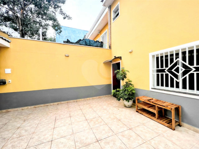 Sobrado à venda com 3 quartos, sendo 1 suíte,  em Campo Grande, São Paulo, SP