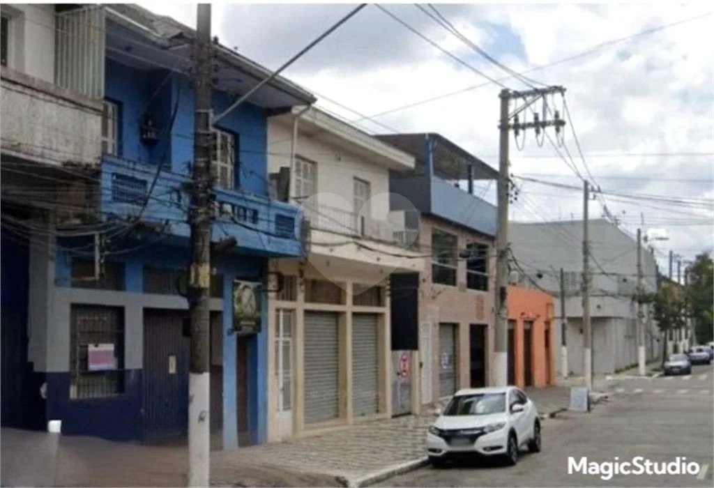 Galpão com 409m² , 10 vagas de garagem , 3 banheiros , 3 salas , à venda na Moóca.