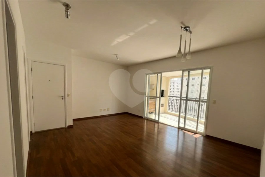 Excelente apartamento de 3 dormitórios, sendo uma Suíte e 2 vagas de garagem.