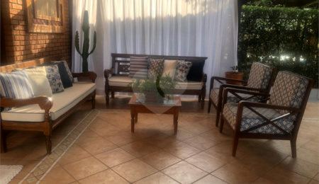 Casa à venda com 4 quartos, sendo 1 suíte, no condomínio Ypê Branco II, São Paulo - SP