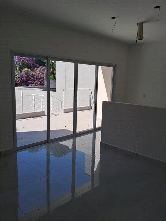 Casa Térrea à venda com 3 quartos, sendo 1 suíte,  em Parque Rizzo, Cotia, SP