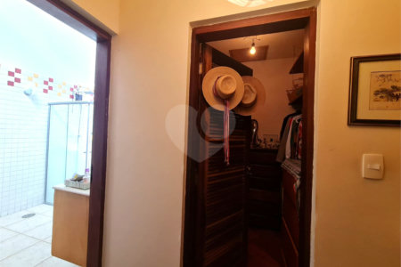 Casa Térrea à venda com 4 quartos, sendo 2 suítes, em Interlagos, São Paulo, SP