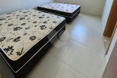 Casa à venda com 3 suítes no condomínio Chácaras Arumã, Sarapuí - SP