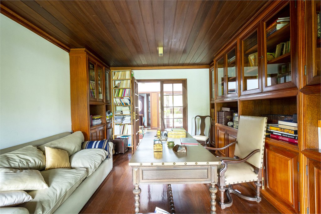 Casa à venda com 3 suítes no condomínio Chácara Flora, São Paulo - SP