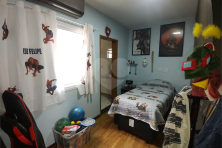 Casa à venda com 2 suítes no condomínio Morada das Hortênsias, São Paulo - SP