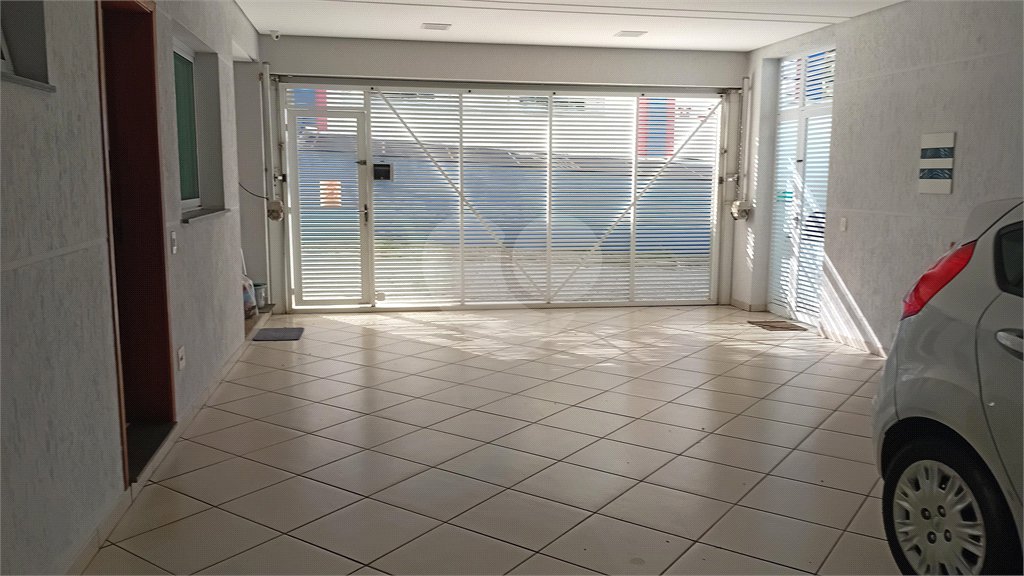 Sobrado à venda com 4 quartos, sendo 2 suítes,  em Vila Gilda, Santo André, SP