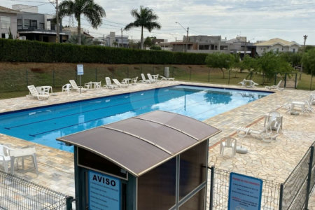Casa à venda com 3 suítes no condomínio Residencial Terras do Cancioneiro, Paulínia - SP